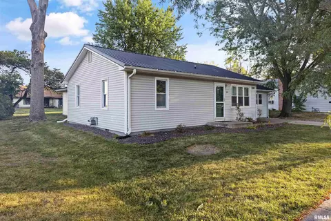 304 W Prairie St, Camp Point, IL 62320 photo 2