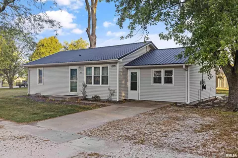 304 W Prairie St, Camp Point, IL 62320