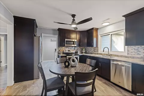 304 W Prairie St, Camp Point, IL 62320 photo 3