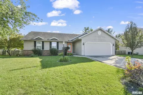 118 Foxx Manor Dr, Chatham, IL 62629