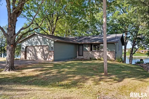 498 Juniper Dr, Petersburg, IL 62675
