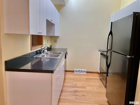 2605 Chase Dr, Springfield, IL 62704 photo 5