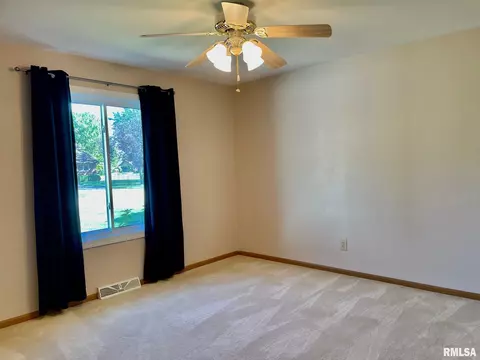 2605 Chase Dr, Springfield, IL 62704 photo 11