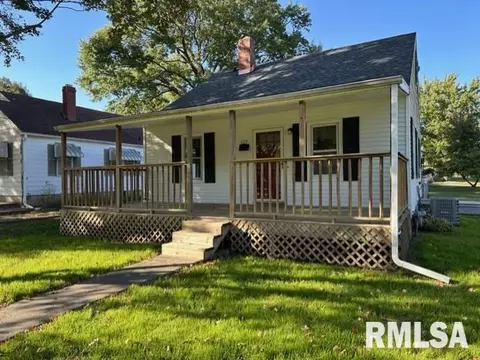 326 E Superior Ave, Jacksonville, IL 62650