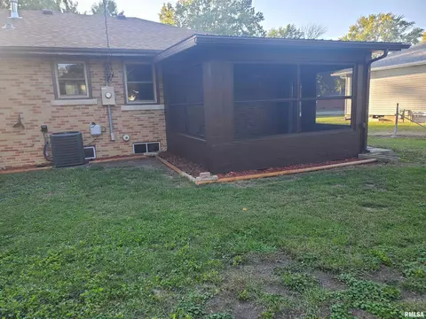 3250 S Spring St, Springfield, IL 62703 photo 8