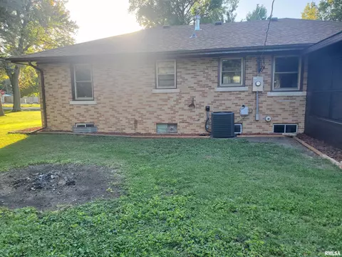 3250 S Spring St, Springfield, IL 62703 photo 9