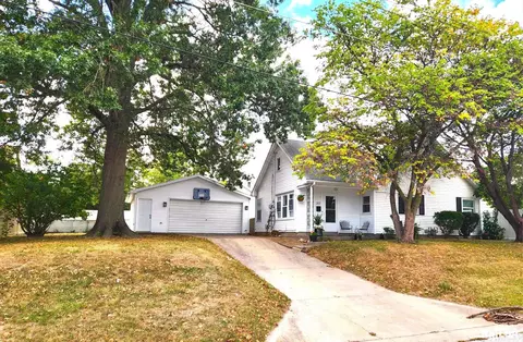 207 N 28th St, Quincy, IL 62301