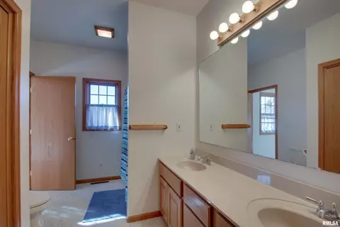 1235 E 2400 Pl, Camp Point, IL 62320 photo 13