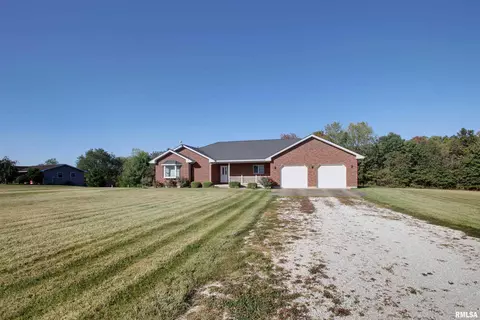 1235 E 2400 Pl, Camp Point, IL 62320 photo 2