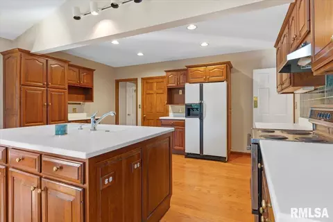 2066 Greenbriar Rd, Springfield, IL 62704 photo 17