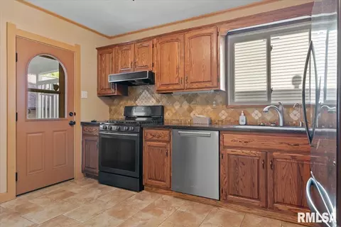 905 S Walnut St, Springfield, IL 62704 photo 11