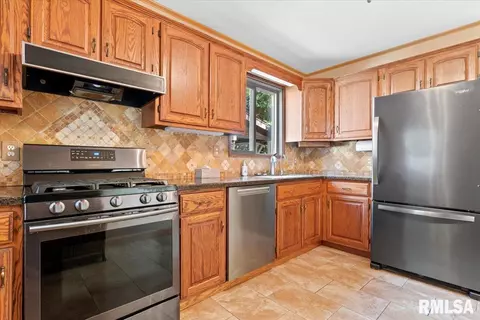 905 S Walnut St, Springfield, IL 62704 photo 13