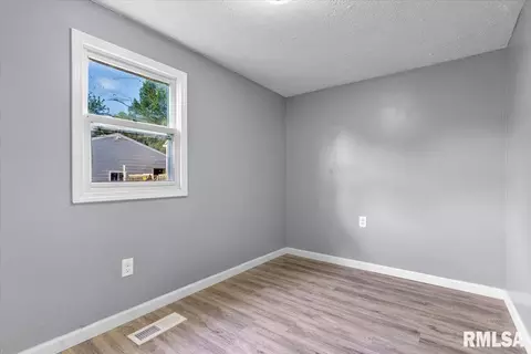 2327 S 15th St, Springfield, IL 62703 photo 17