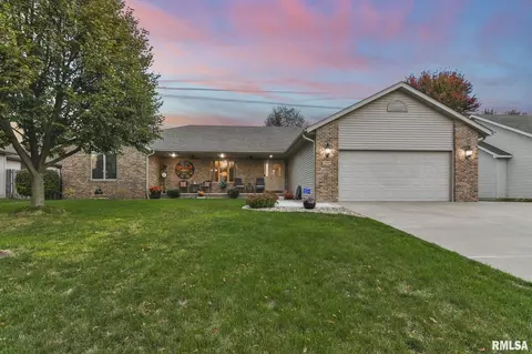 5213 Manhattan Dr, Springfield, IL 62711