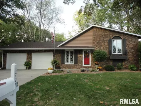 3727 Oakwood Cir, Taylorville, IL 62568