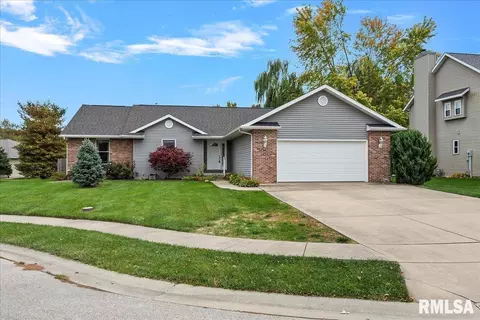 214 Huntington Rd, Chatham, IL 62629