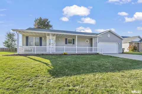 424 Pine View Dr, Auburn, IL 62615