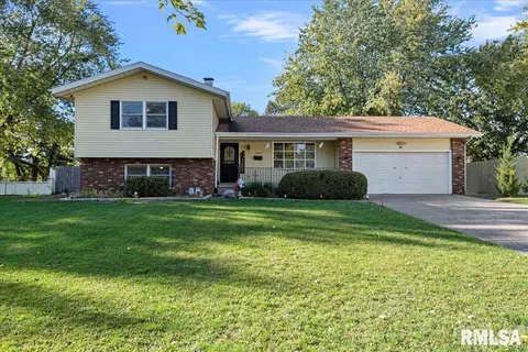 2401 Delaware Dr, Springfield, IL 62702