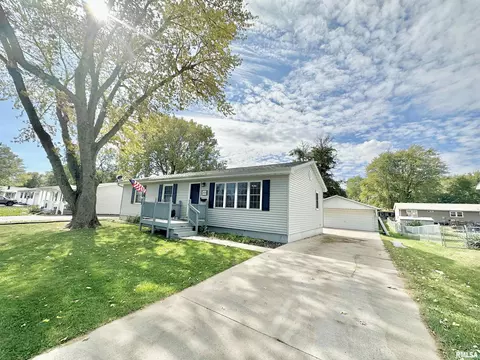 300 N Cherry St, Abingdon, IL 61410