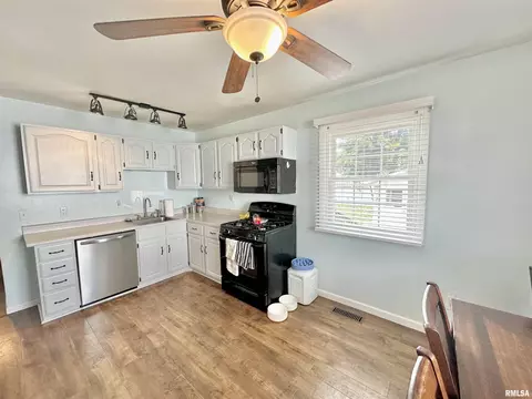 300 N Cherry St, Abingdon, IL 61410 photo 8