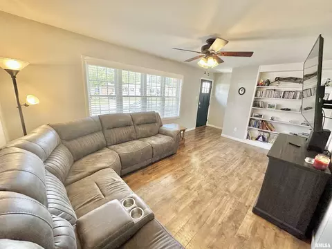 300 N Cherry St, Abingdon, IL 61410 photo 5