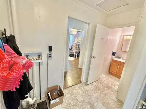 300 N Cherry St, Abingdon, IL 61410 photo 11