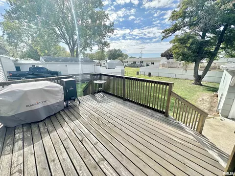300 N Cherry St, Abingdon, IL 61410 photo 17