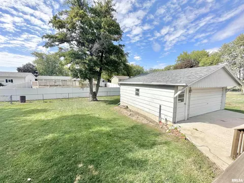 300 N Cherry St, Abingdon, IL 61410 photo 18