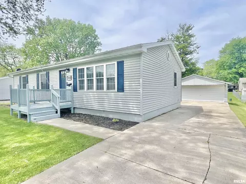 300 N Cherry St, Abingdon, IL 61410 photo 3