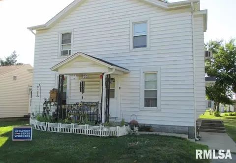 806 N Hamilton St, Lincoln, IL 62656