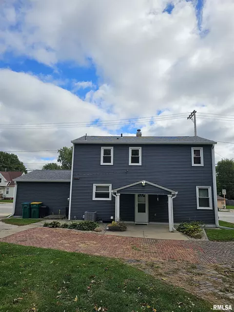 218 N Henderson St, Galesburg, IL 61401