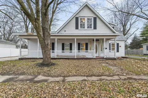 215 N Elm St, Lincoln, IL 62656