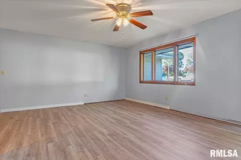1530 E Walnut St, Chatham, IL 62629 photo 5