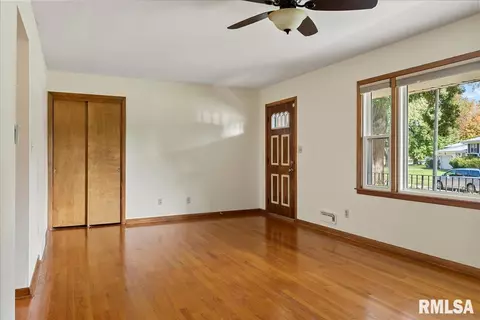 65 Glen Aire Dr, Springfield, IL 62703 photo 7