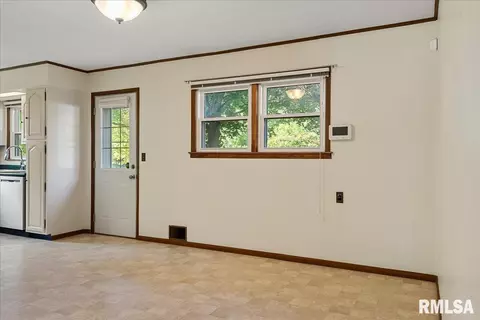 65 Glen Aire Dr, Springfield, IL 62703 photo 9