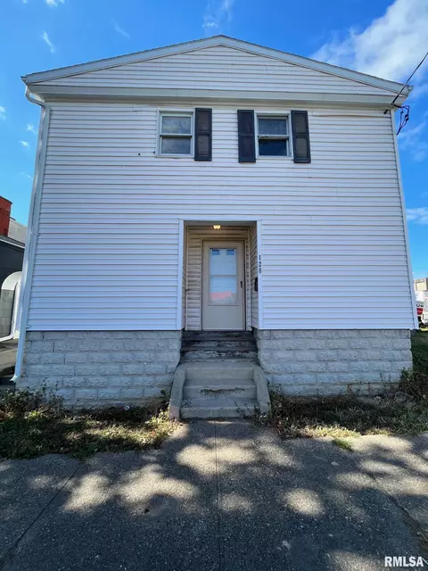 128 S 12th St, Quincy, IL 62301