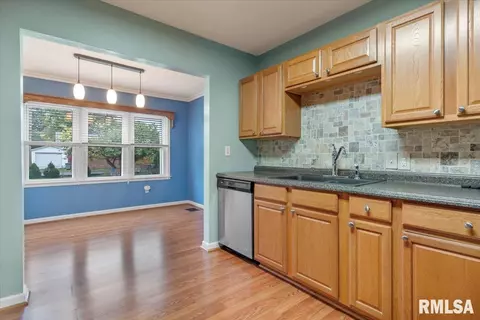 2536 S 4th St, Springfield, IL 62703 photo 4