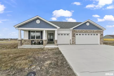 417 Hawks Nest Dr, Chatham, IL 62629