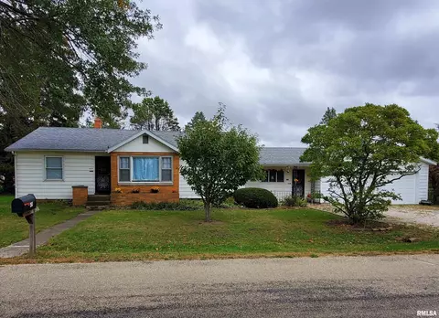 419 Sunset Dr, Le Roy, IL 61752