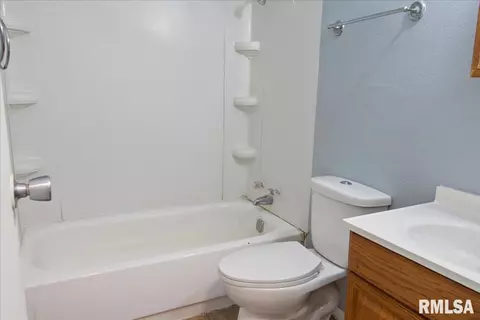 1301 E Cedar St, Springfield, IL 62703 photo 14