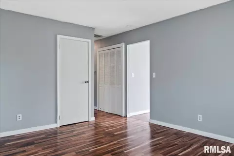 1301 E Cedar St, Springfield, IL 62703 photo 5