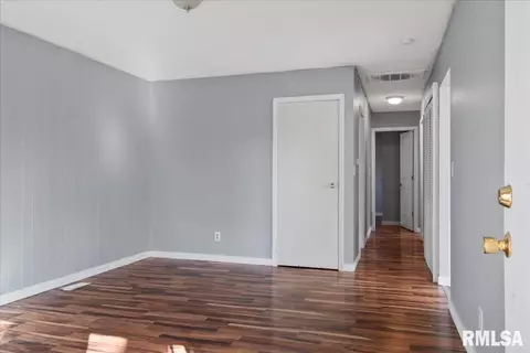 1301 E Cedar St, Springfield, IL 62703 photo 4