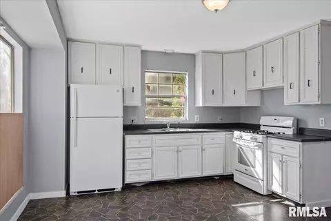 1301 E Cedar St, Springfield, IL 62703 photo 9