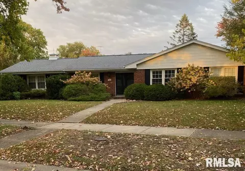 1108 Oakmont Dr, Springfield, IL 62704