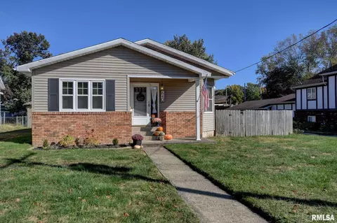 640 S Webster St, Taylorville, IL 62568