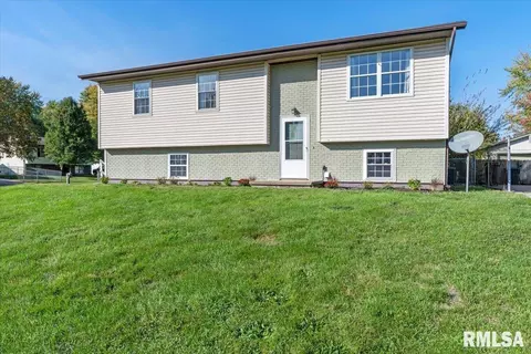 2901 Stokebridge Rd, Springfield, IL 62702 photo 3