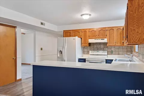 2505 Columbus Cir, Springfield, IL 62703 photo 9