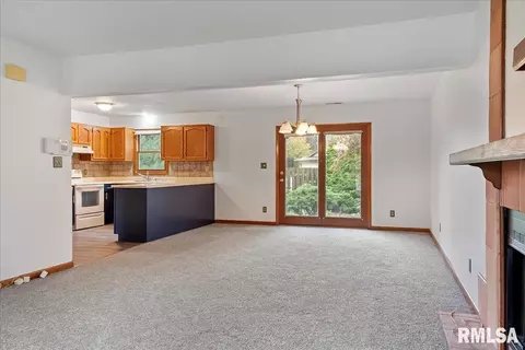 2505 Columbus Cir, Springfield, IL 62703 photo 3