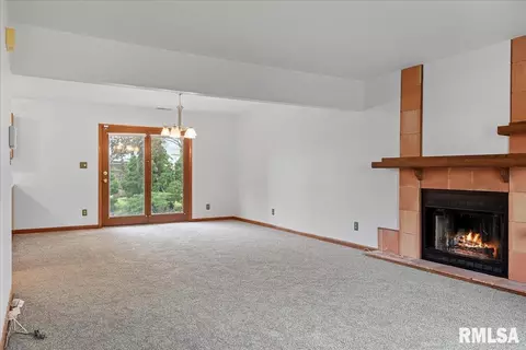 2505 Columbus Cir, Springfield, IL 62703 photo 2