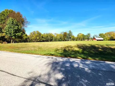 323 Morton Dr, Quincy, IL 62305